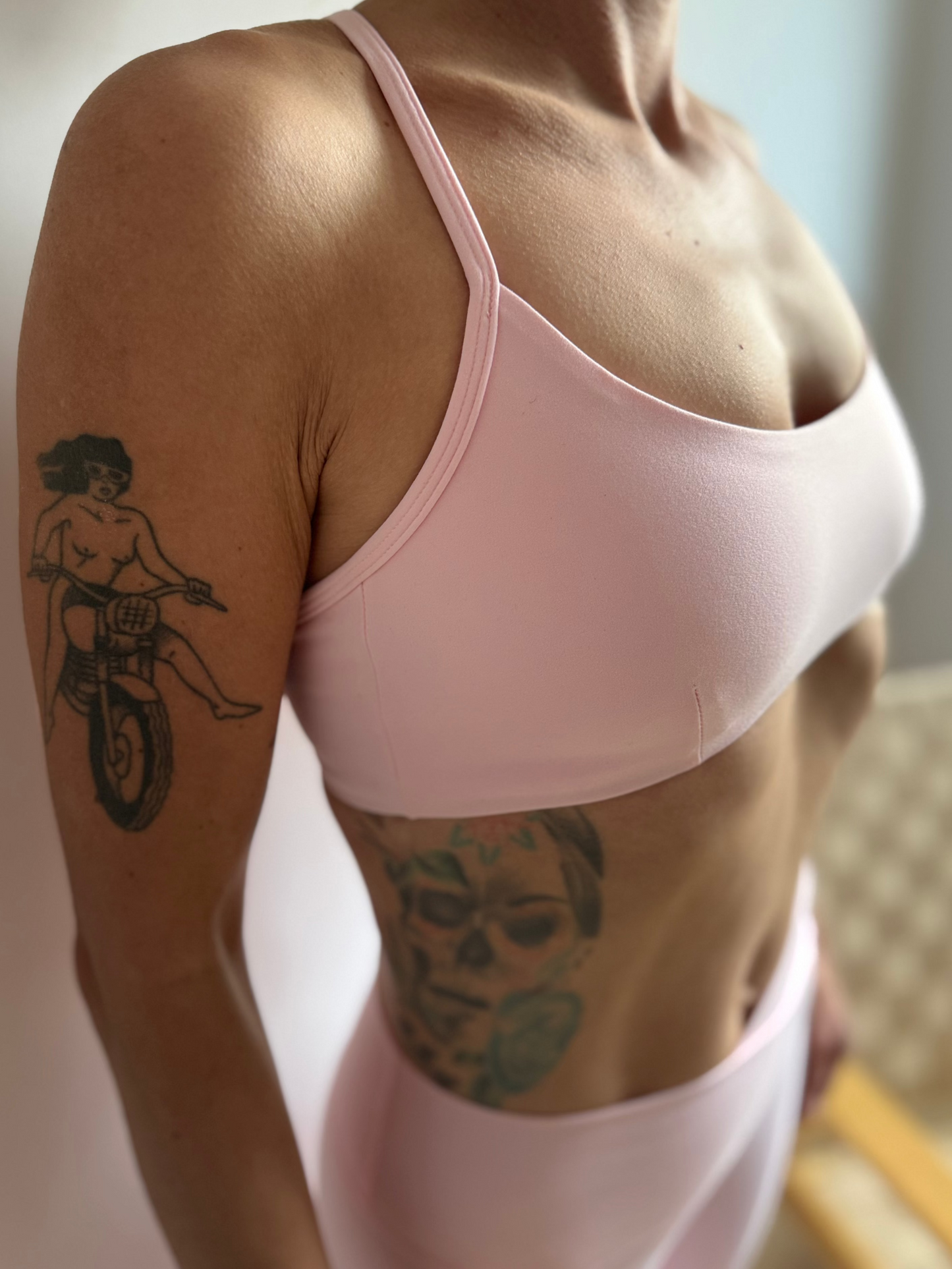 BALLET Cross-Back Adjustable Sports Bra - Pink