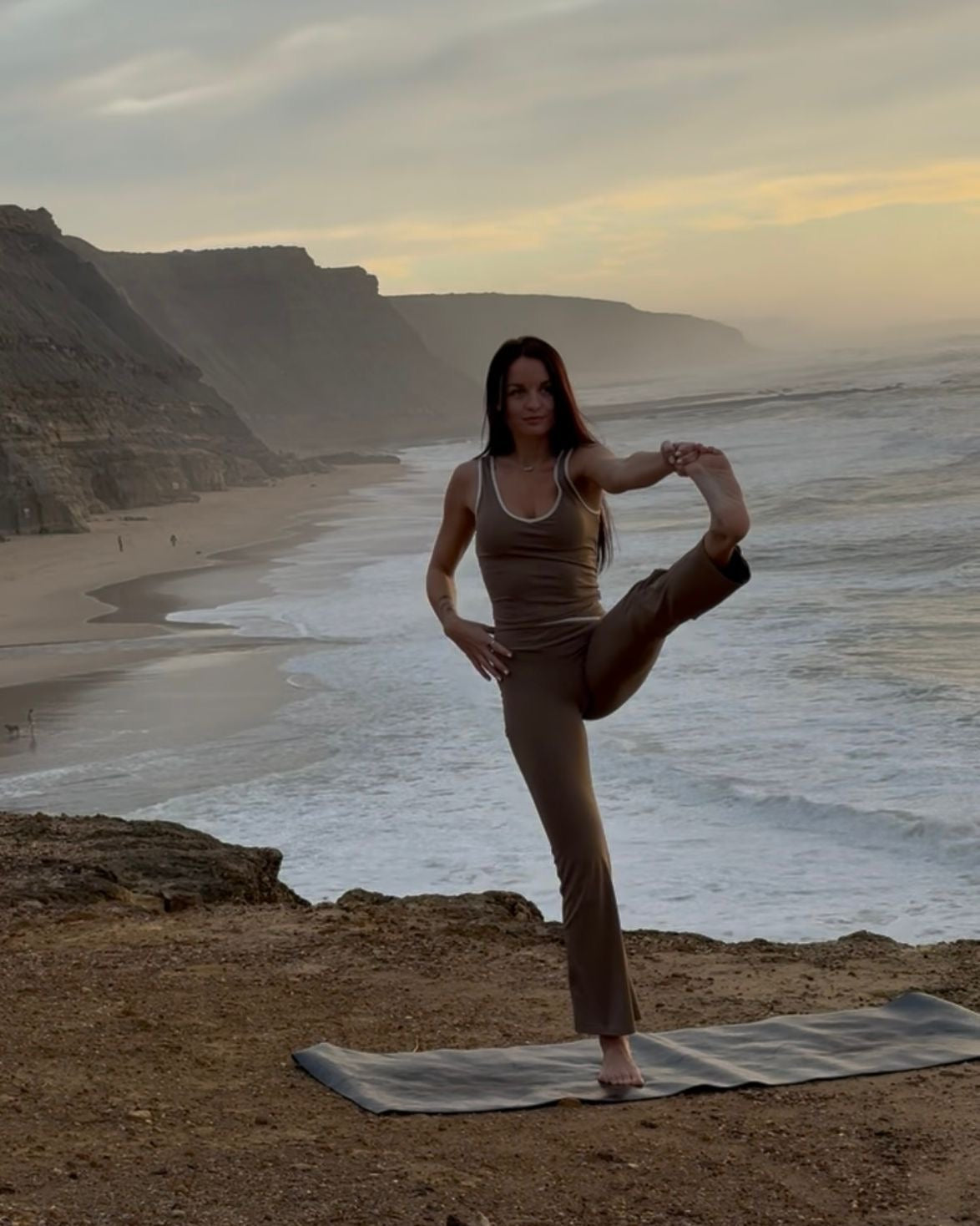 FLOW V-Waist Seamless High-Rise Flare Leggings - Mocha - Humbl Her