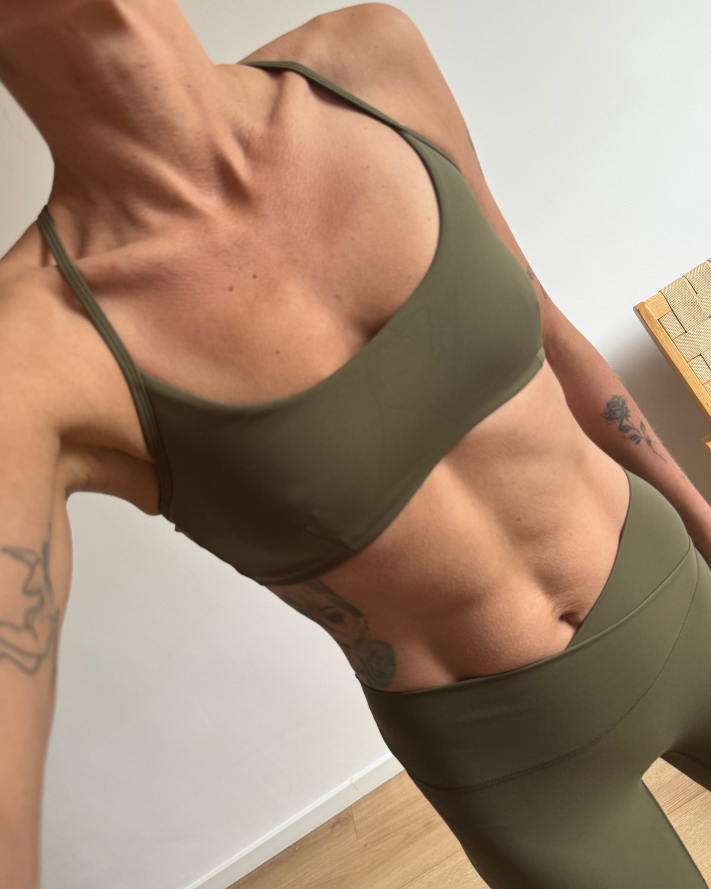 BALLET Cross-Back Adjustable Sports Bra - Olive Green