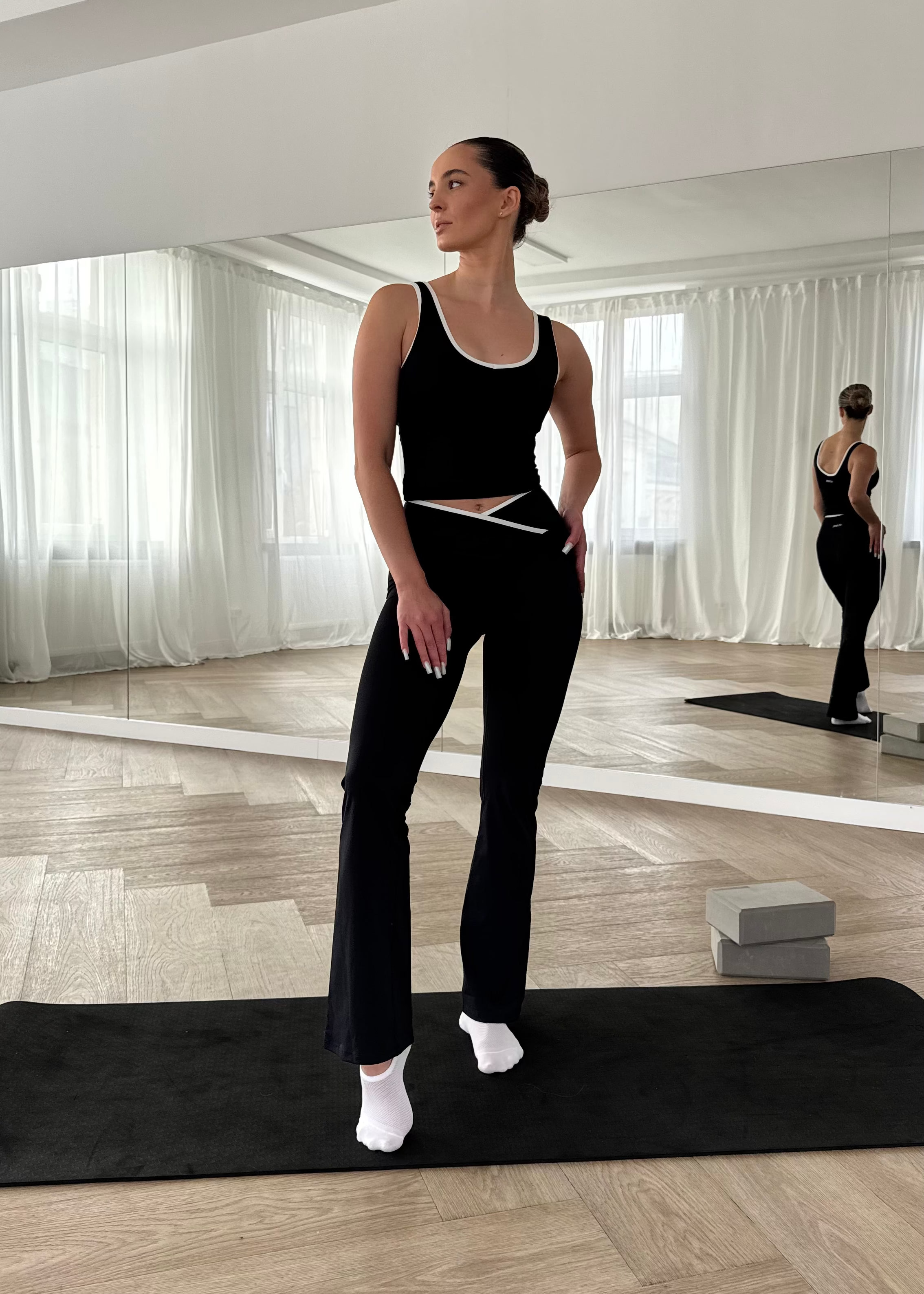FLOW V-Waist Seamless High-Rise Flare Leggings - Black - Humbl Her